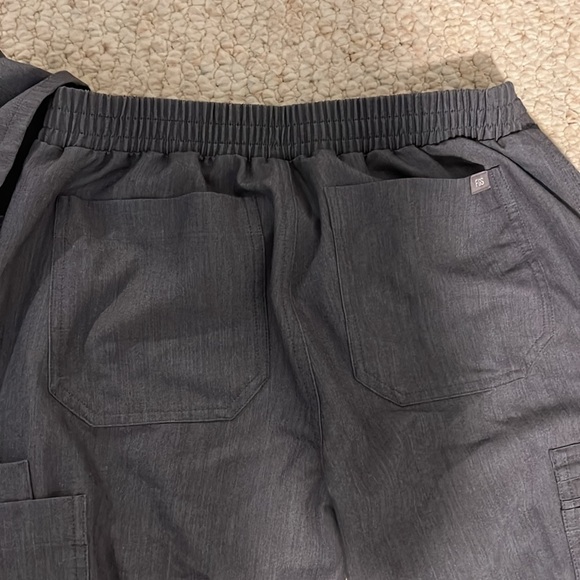 FIGS SCRUBS BUNDLE - Picture 6 of 6